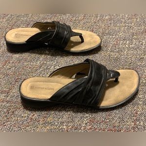 Naturalizer Black Thong Sandals US 8 M UK 6 EU 39 Comfort Cushion Walking Shoes